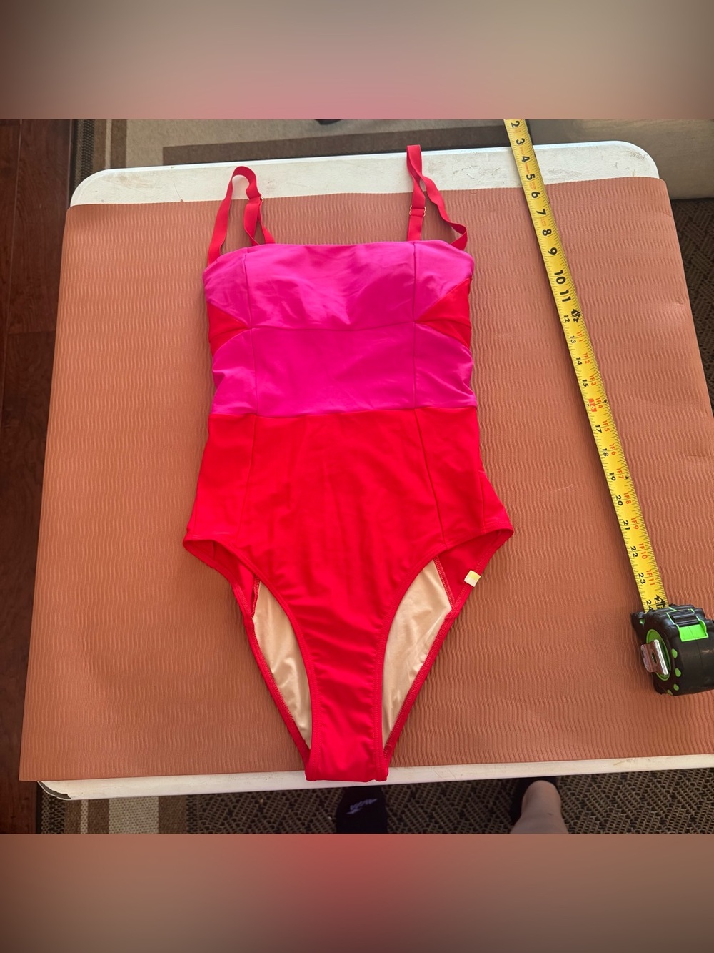 Summersalt Womens The
Sunbather Pink & Red Colorblock
One-Piece Swimsuit - Sz 2 - Picture 7 of 11